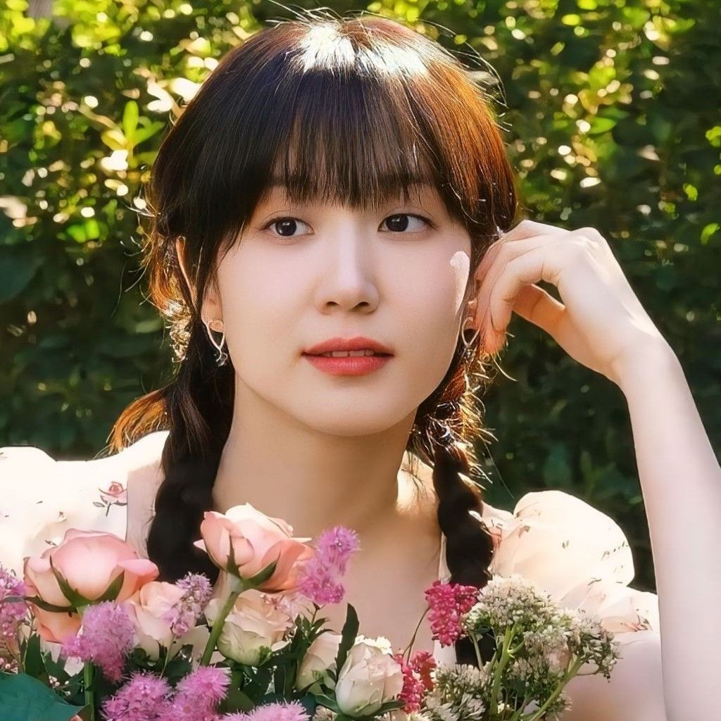 Latest photo of Park Eunbin