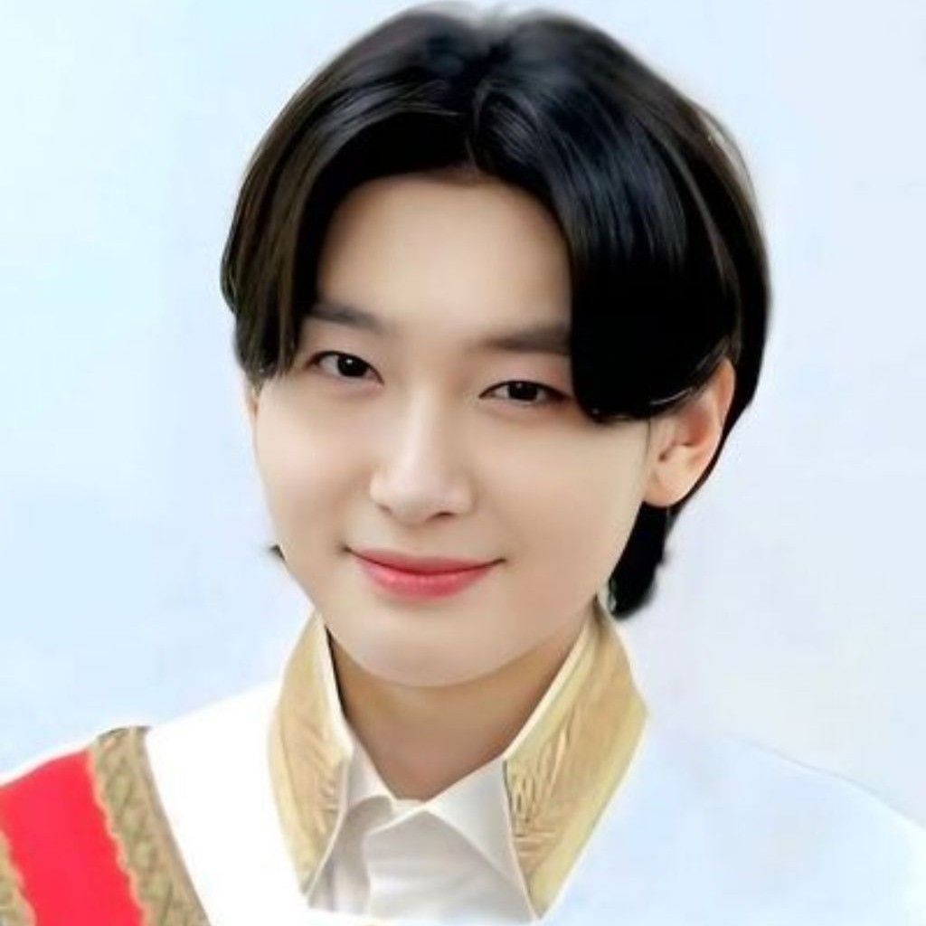 Latest photo of Kim Yongbin
