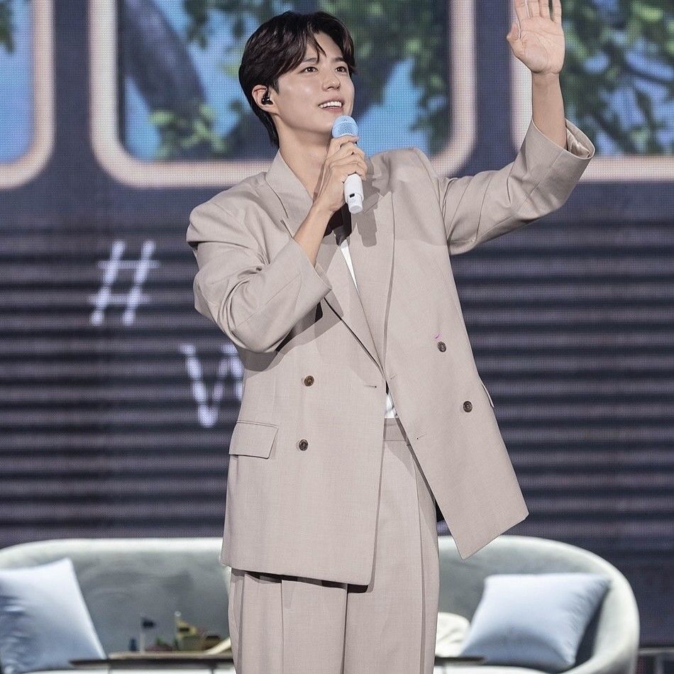 Behind-the-scenes cut of Park Bogum
