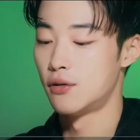 Behind-the-scenes cut of Woo Dohwan