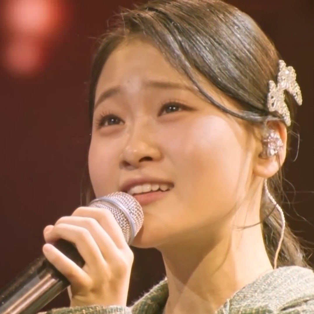 Behind-the-scenes cut of Kim Dahyun