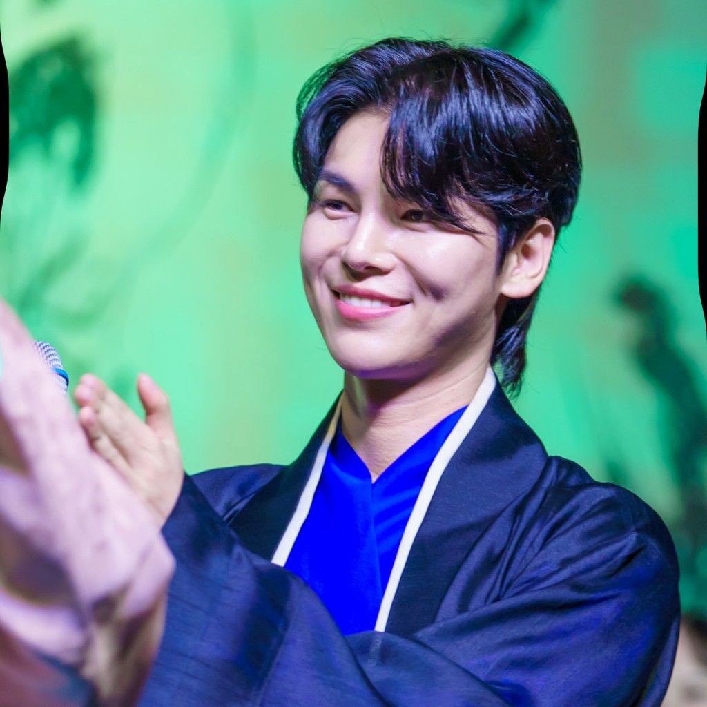 A moment captured by a fan of Kim Junsu (1991)