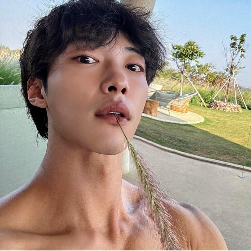A moment captured by a fan of Woo Dohwan