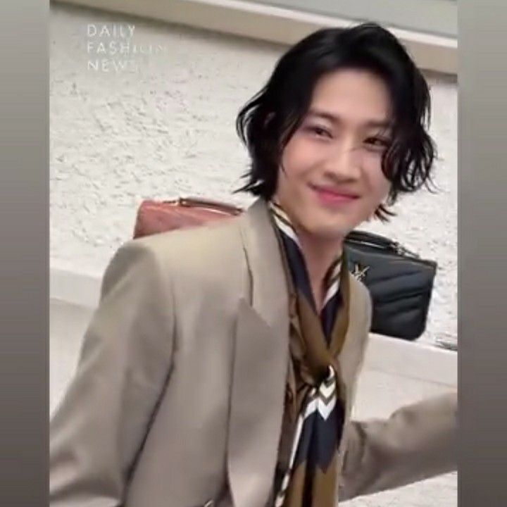 Behind-the-scenes cut of Lee Jongwon