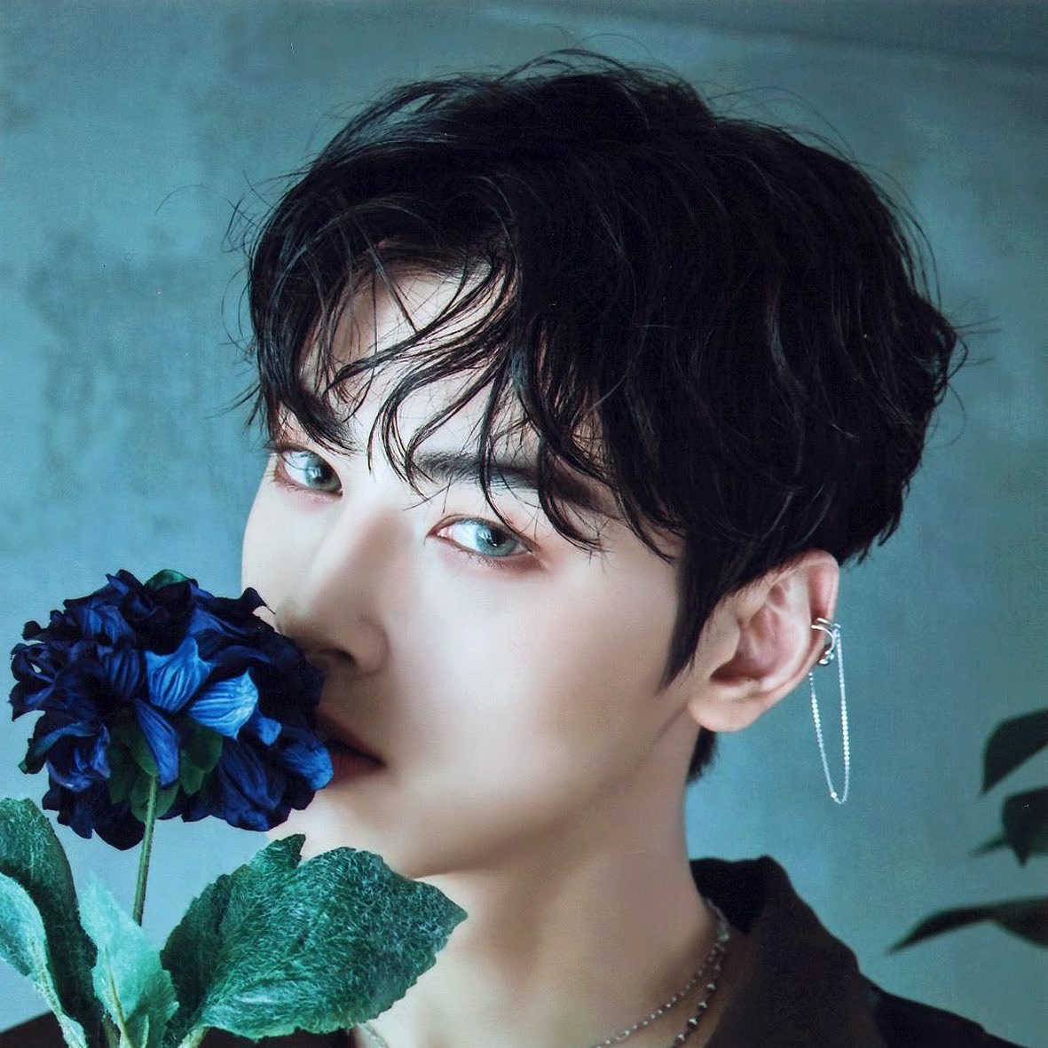 Behind-the-scenes cut of Cha Eunwoo