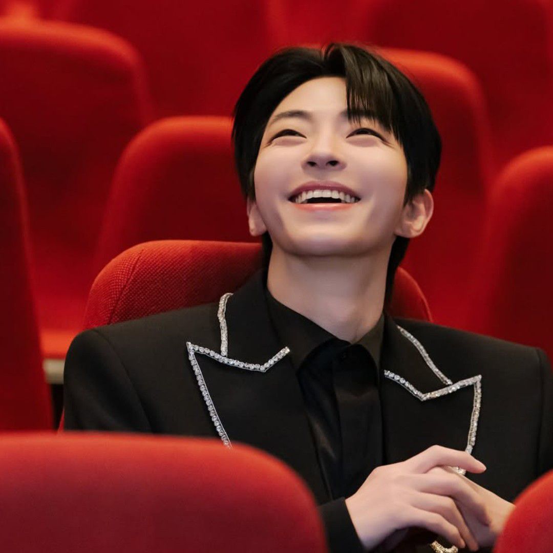 황인엽 최근 활동샷