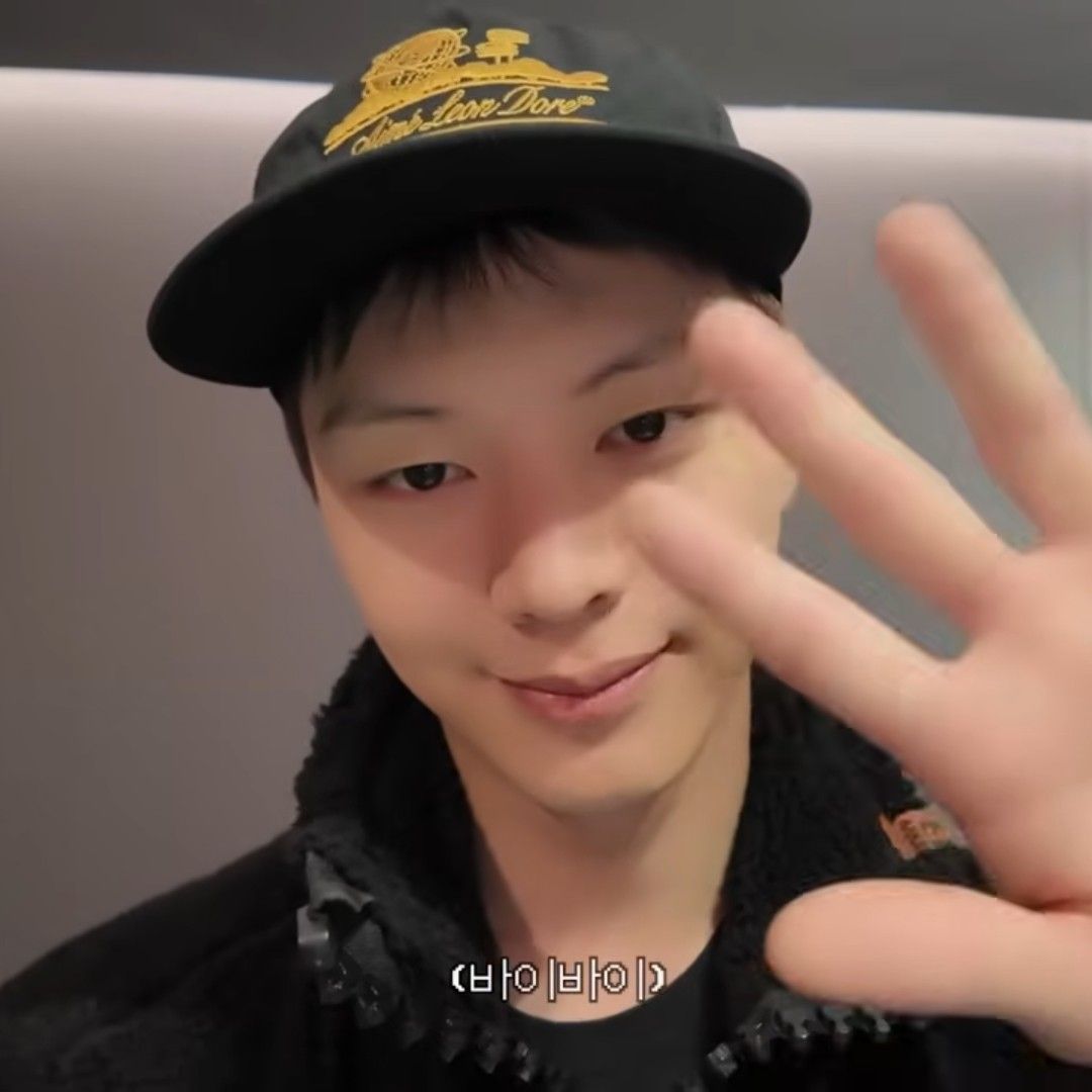 Recent activity shot of Yook Sungjae