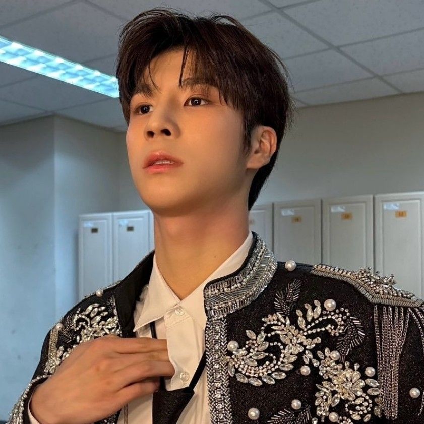 Behind-the-scenes cut of Jeong Dongwon
