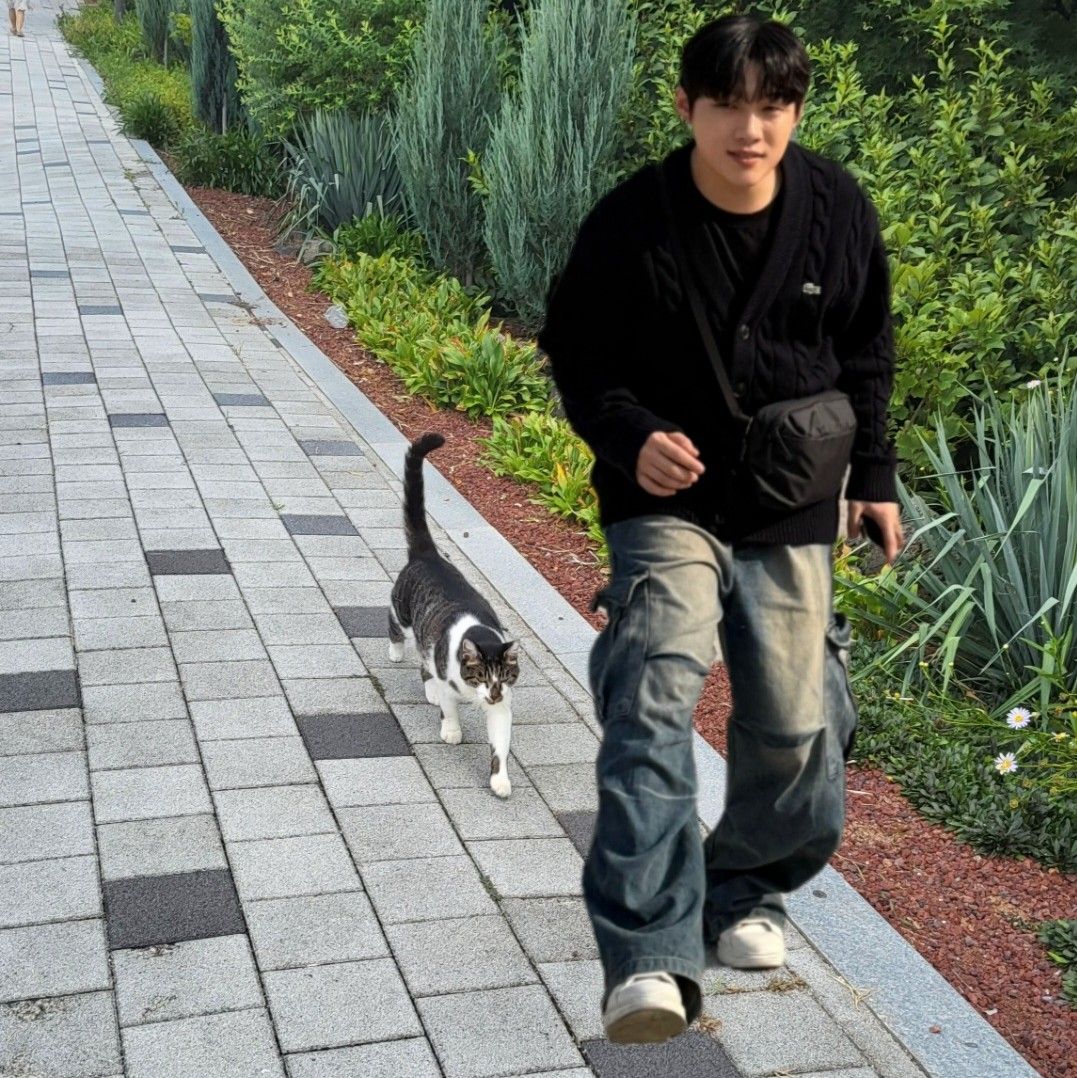 A moment captured by a fan of Choi Jaemyeong