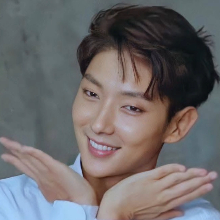 Latest photo of Lee Joongi