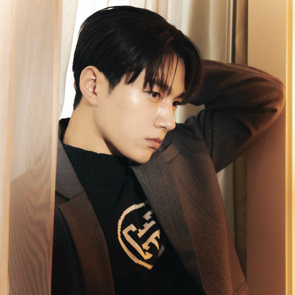 Recent activity shot of Kim Myungsoo (L)
