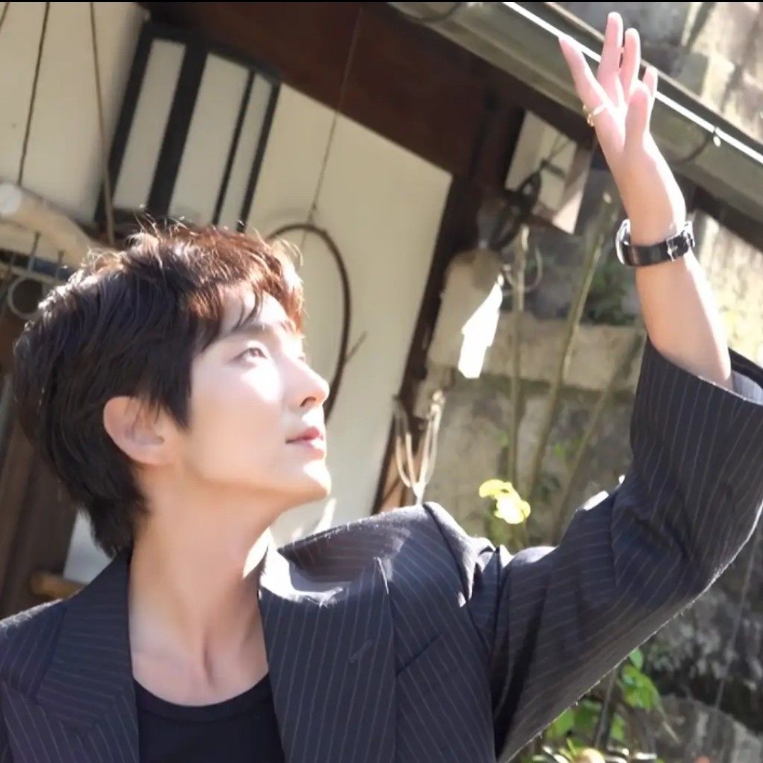 Recent activity shot of Lee Joongi