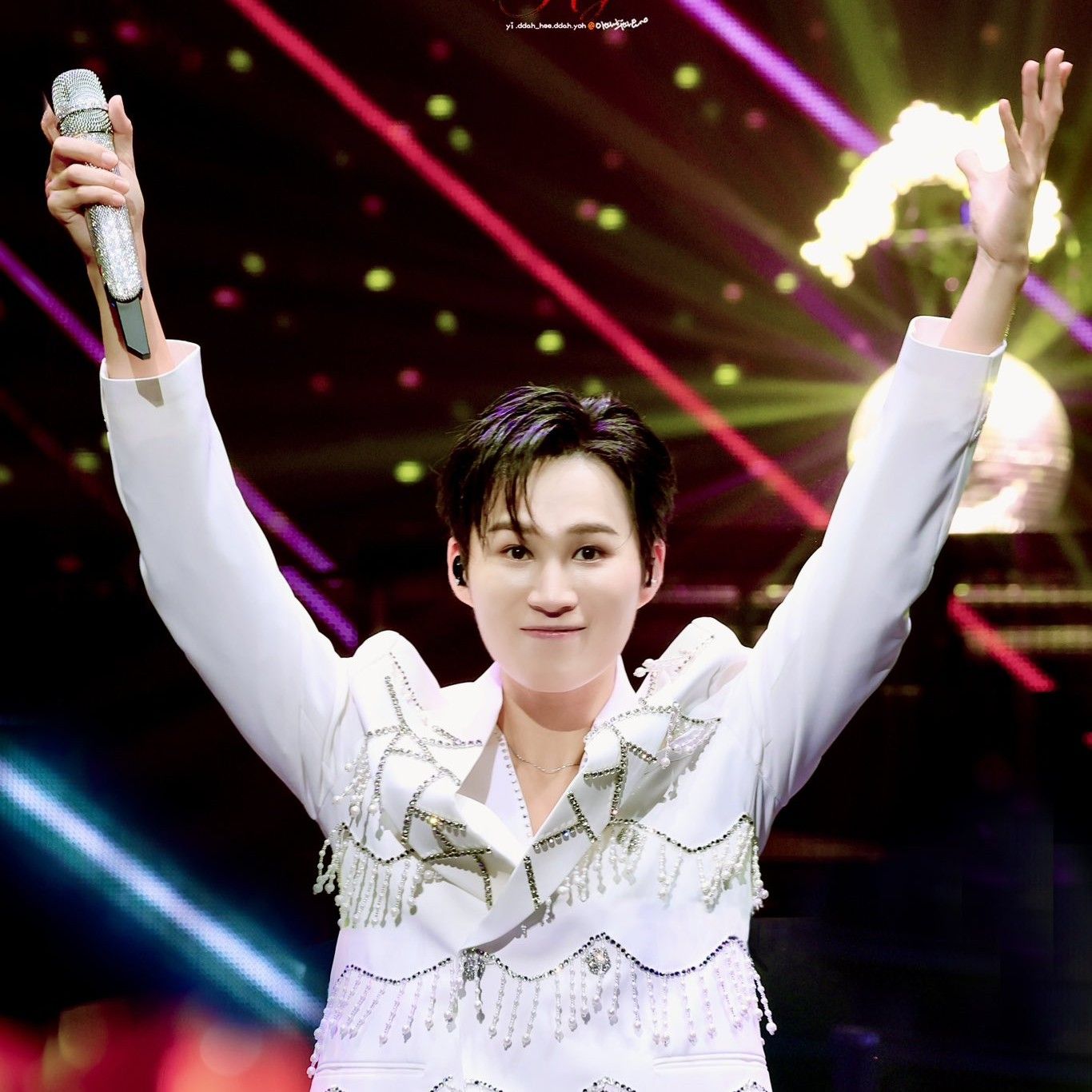 粉丝拍下的金熙栽瞬间