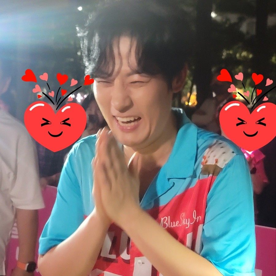 Behind-the-scenes cut of Kang Moonkyung