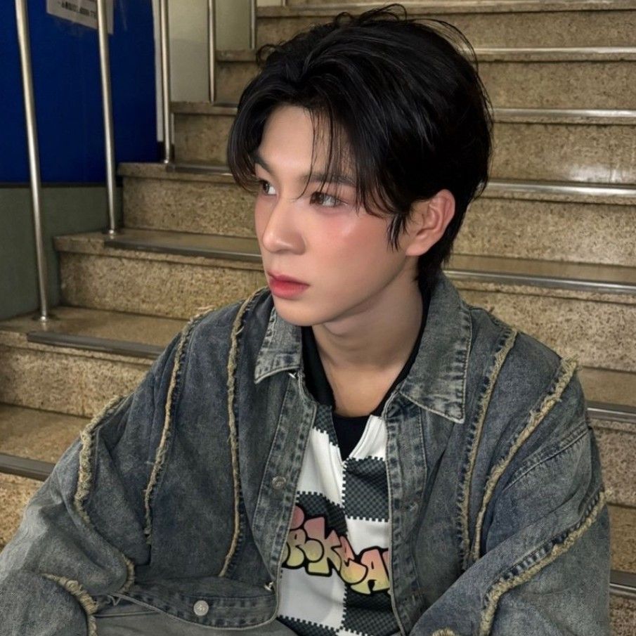 Behind-the-scenes cut of Jeong Dongwon