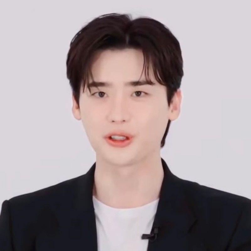 A moment captured by a fan of Lee Jongsuk