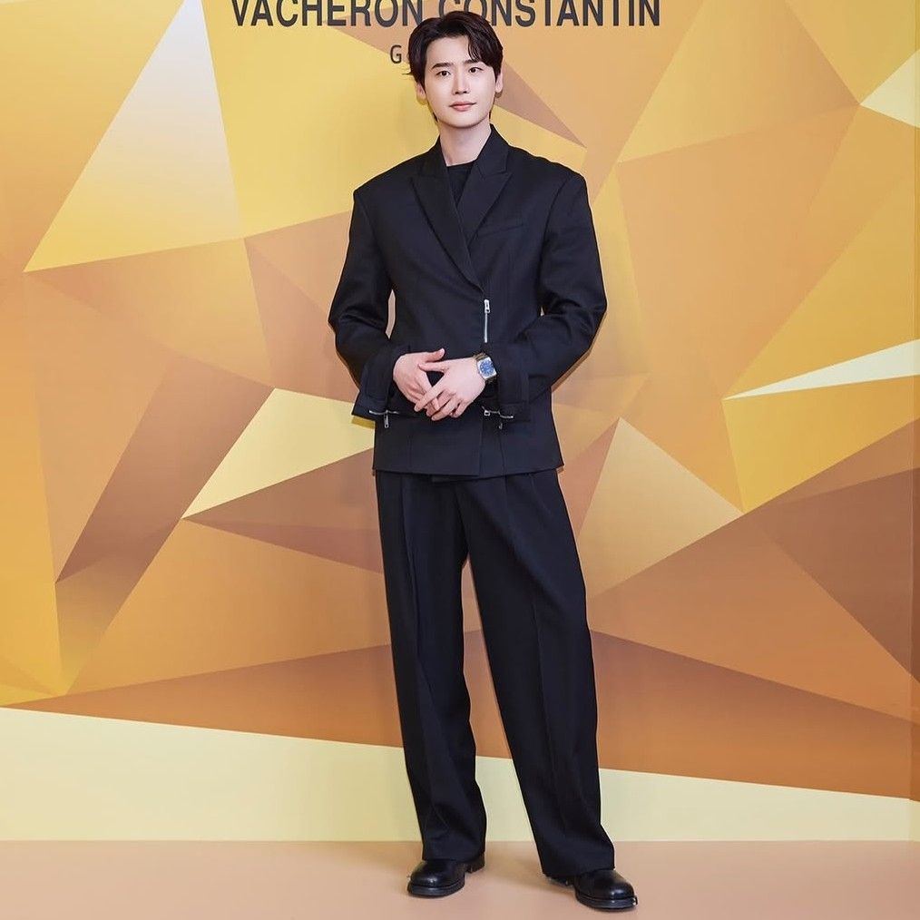 A moment captured by a fan of Lee Jongsuk