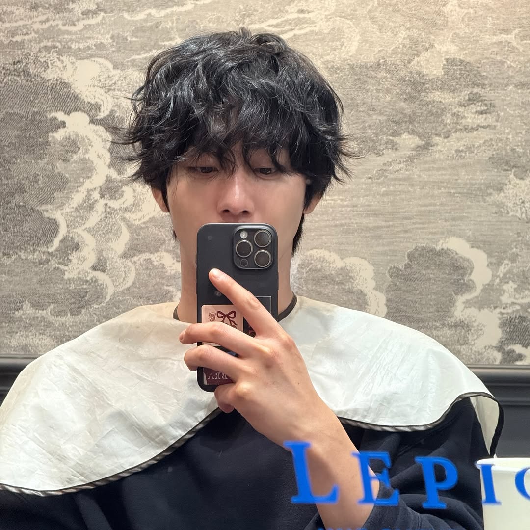Behind-the-scenes cut of Ahn Hyoseop