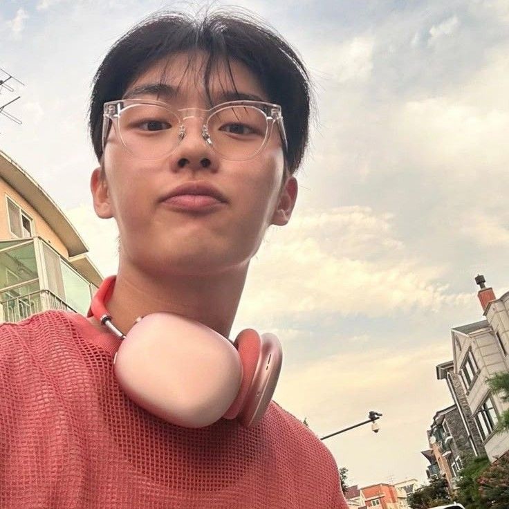 Behind-the-scenes cut of Choi Hyunwook