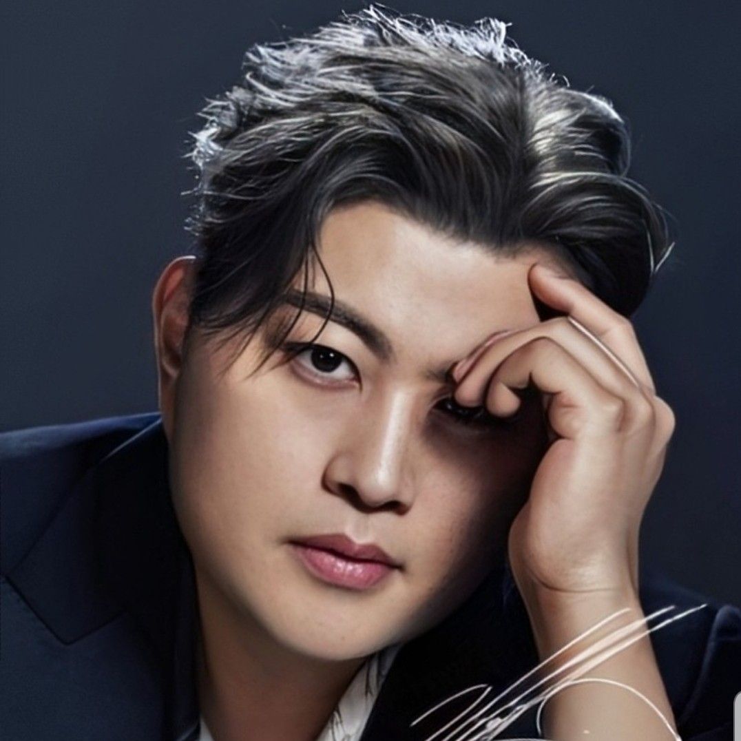 Recent activity shot of Kim Hojoong