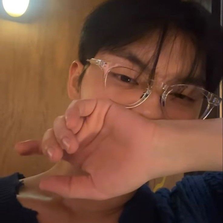 Behind-the-scenes cut of Choi Hyunwook