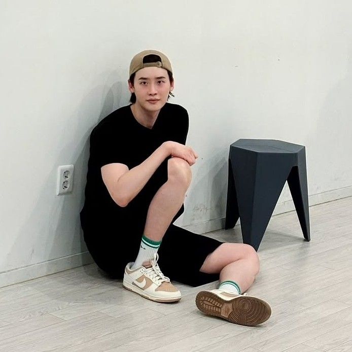 A moment captured by a fan of Lee Jongsuk