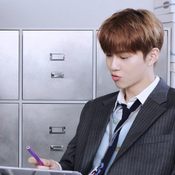 A moment captured by a fan of Suho