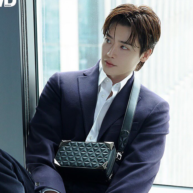 A moment captured by a fan of Lee Jongsuk