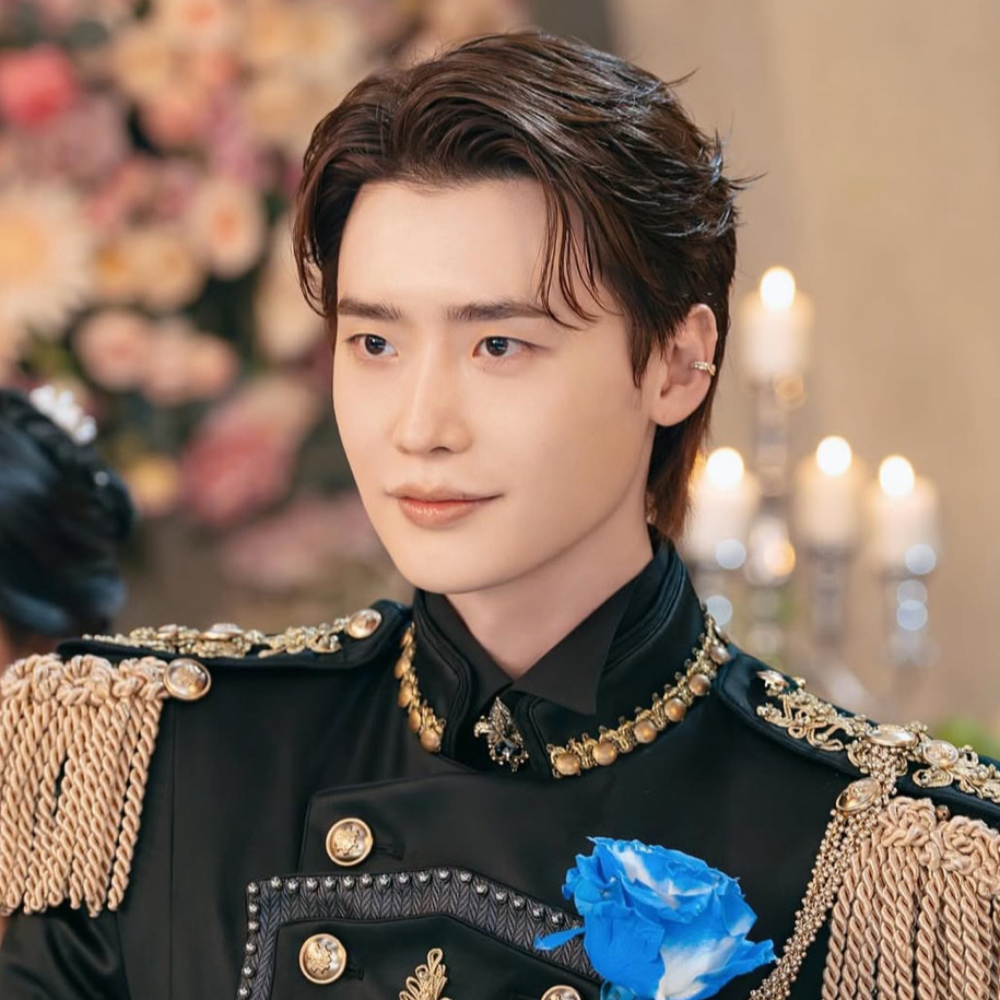 Recent activity shot of Lee Jongsuk
