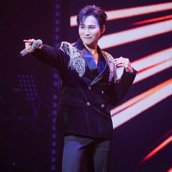 粉丝拍下的金熙栽瞬间