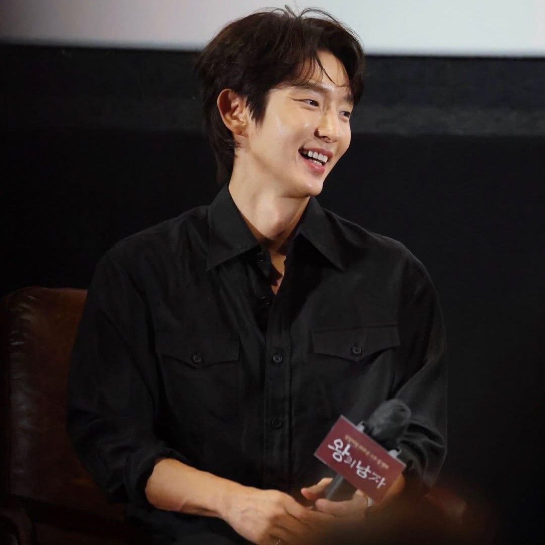 Behind-the-scenes cut of Lee Joongi