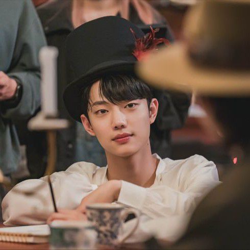 Behind-the-scenes cut of Cho Junyoung