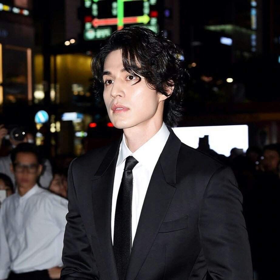 Behind-the-scenes cut of Lee Dongwook