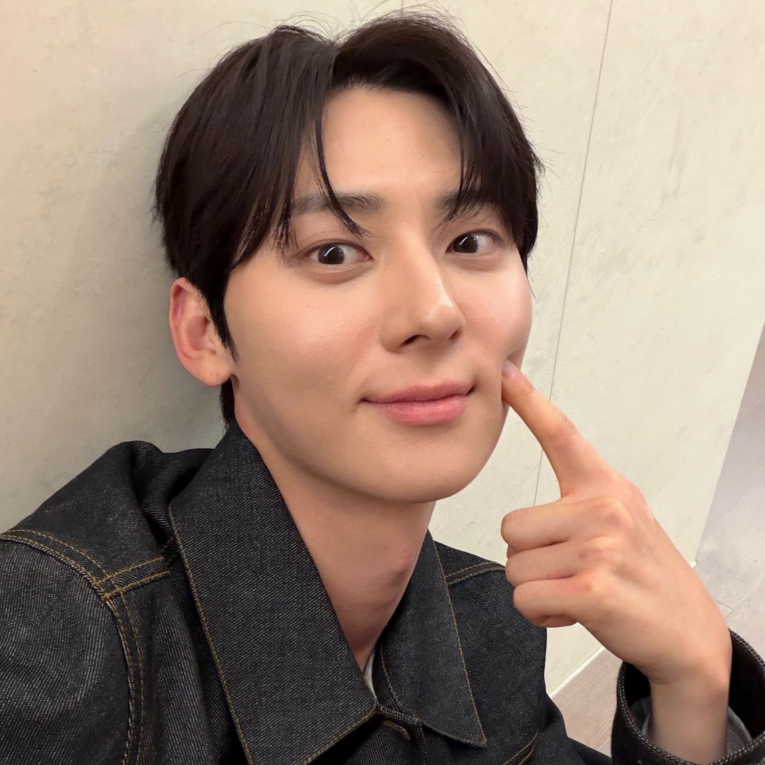 Latest photo of Hwang Minhyun