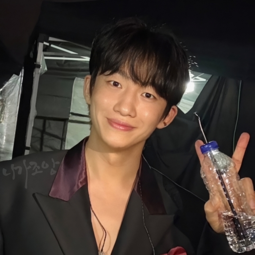 Behind-the-scenes cut of Shin Seungtae