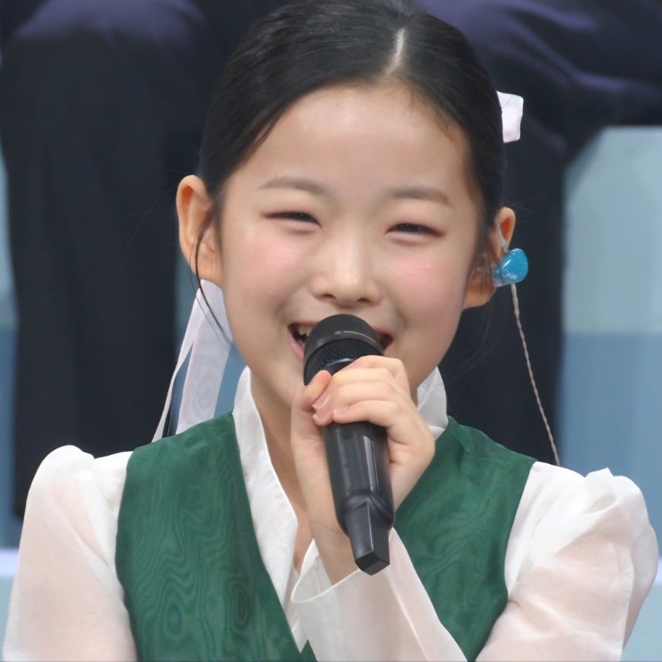 Behind-the-scenes cut of Lee Sooyeon