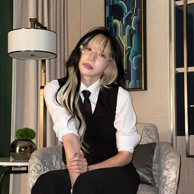 A moment captured by a fan of BADA