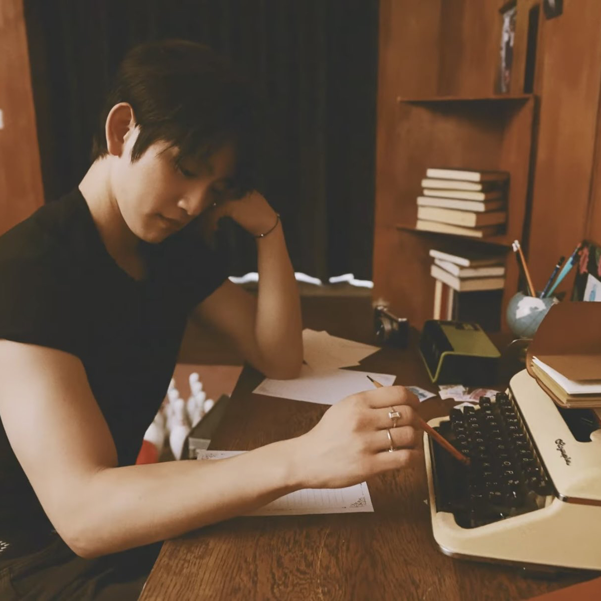 A moment captured by a fan of Park Jinyoung