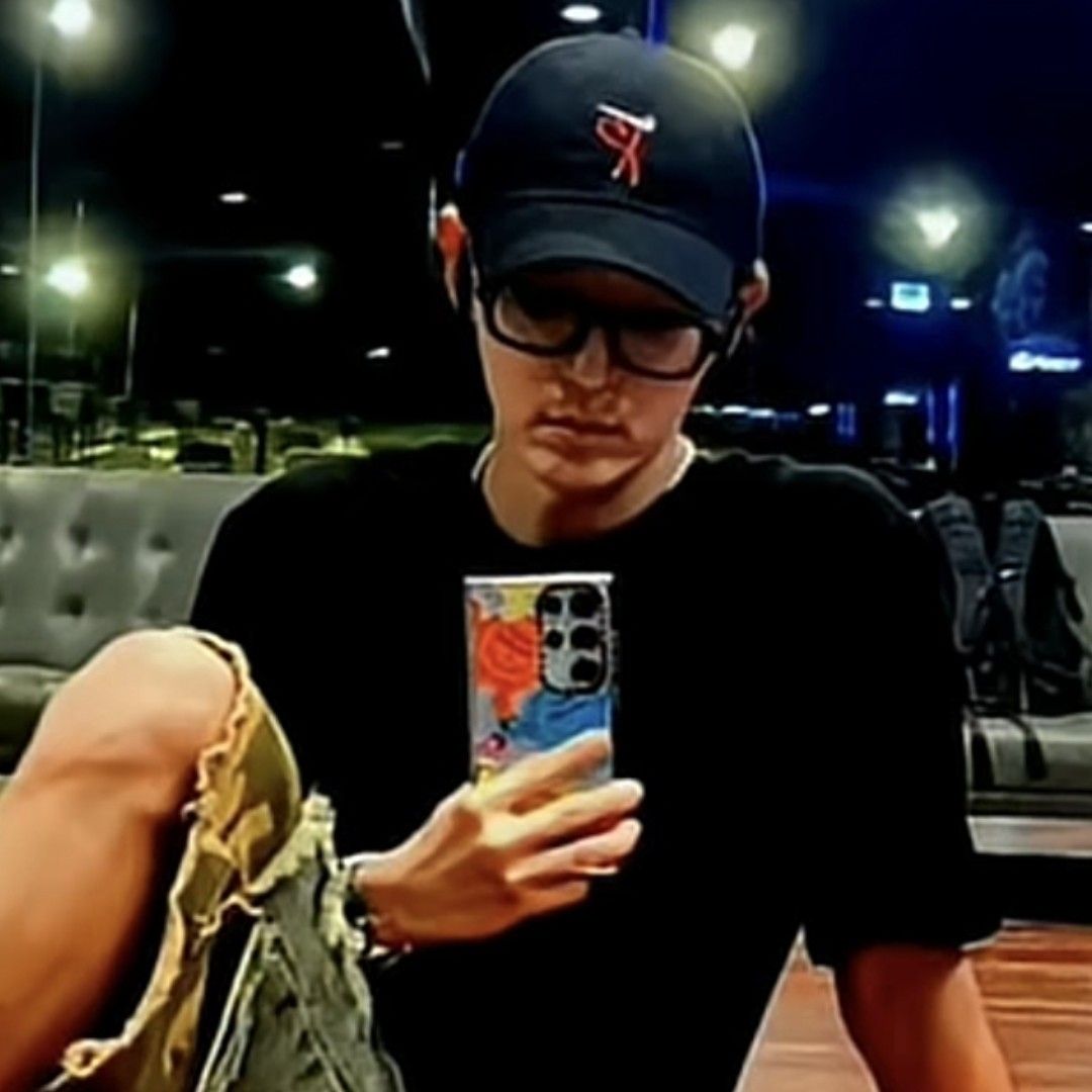 A moment captured by a fan of Lee Joongi