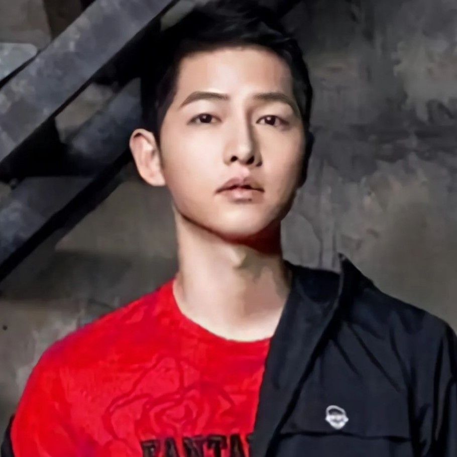 Recent activity shot of Song Joongki