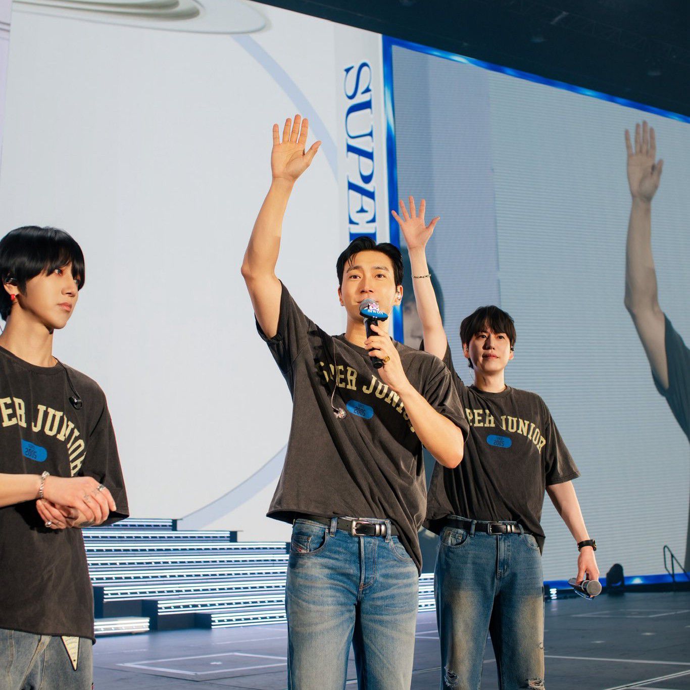 Recent activity shot of Choi Siwon