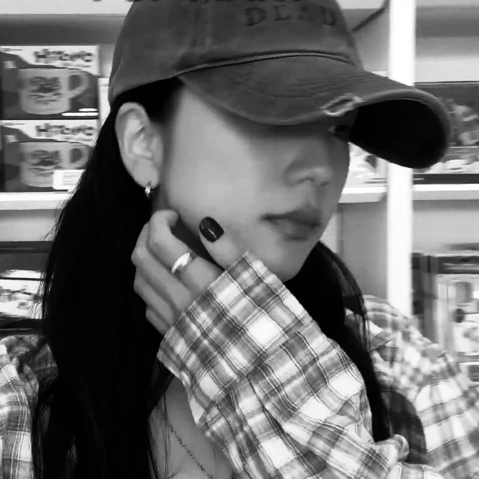 Recent activity shot of Jisoo (1995)