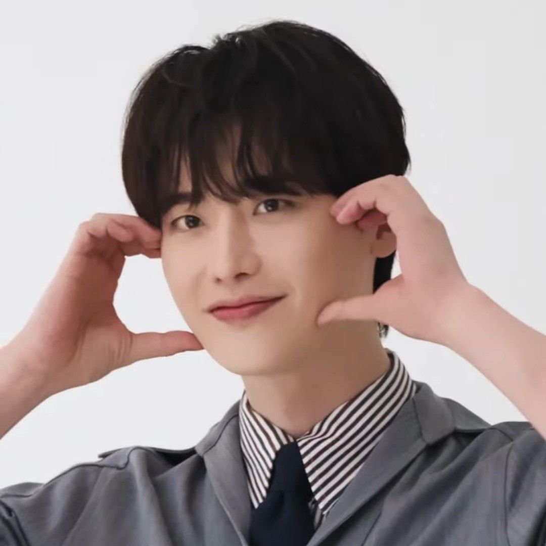 Recent activity shot of Lee Jongsuk