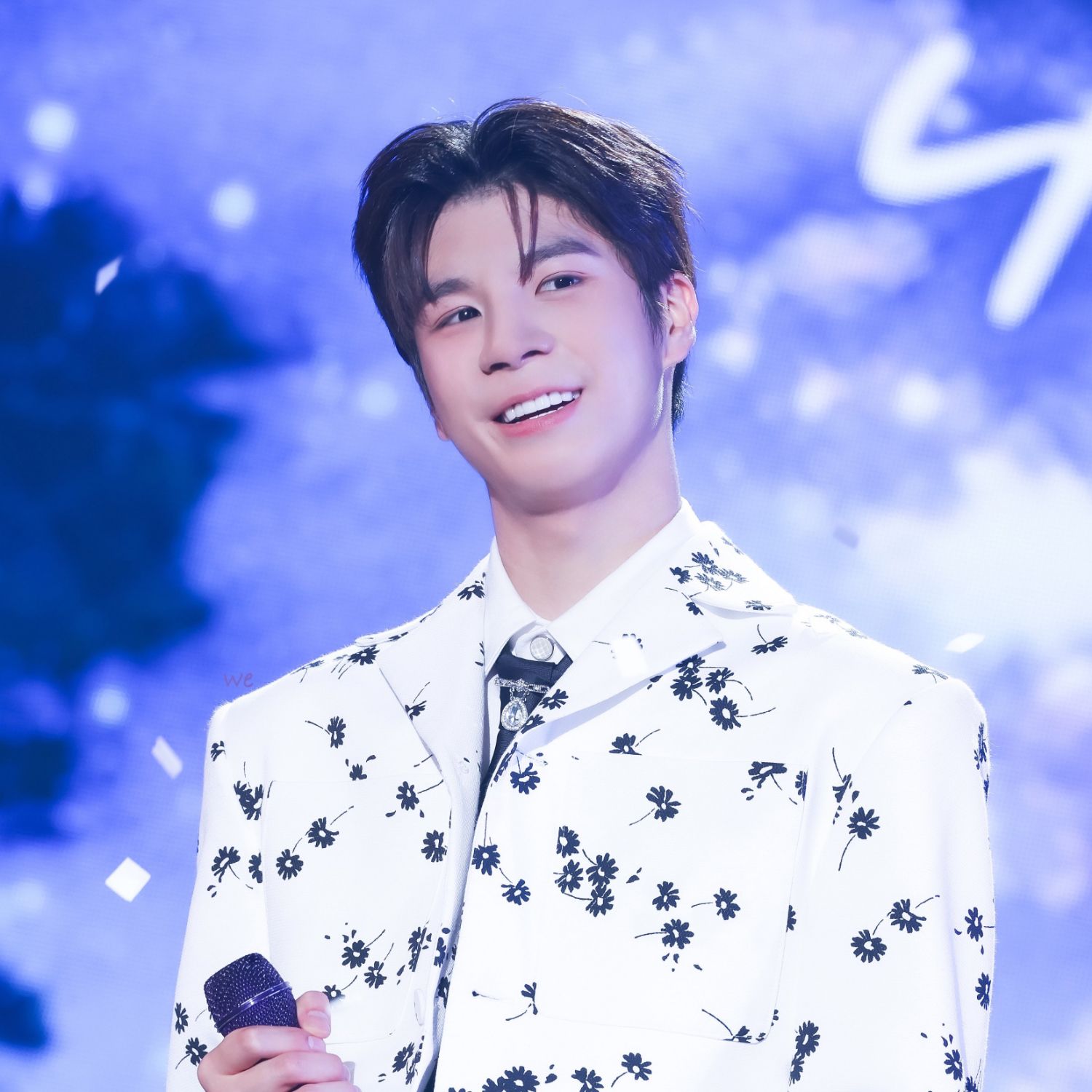 A moment captured by a fan of Jeong Dongwon