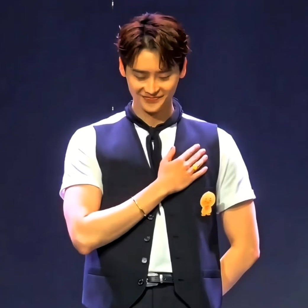 Behind-the-scenes cut of Lee Jongsuk