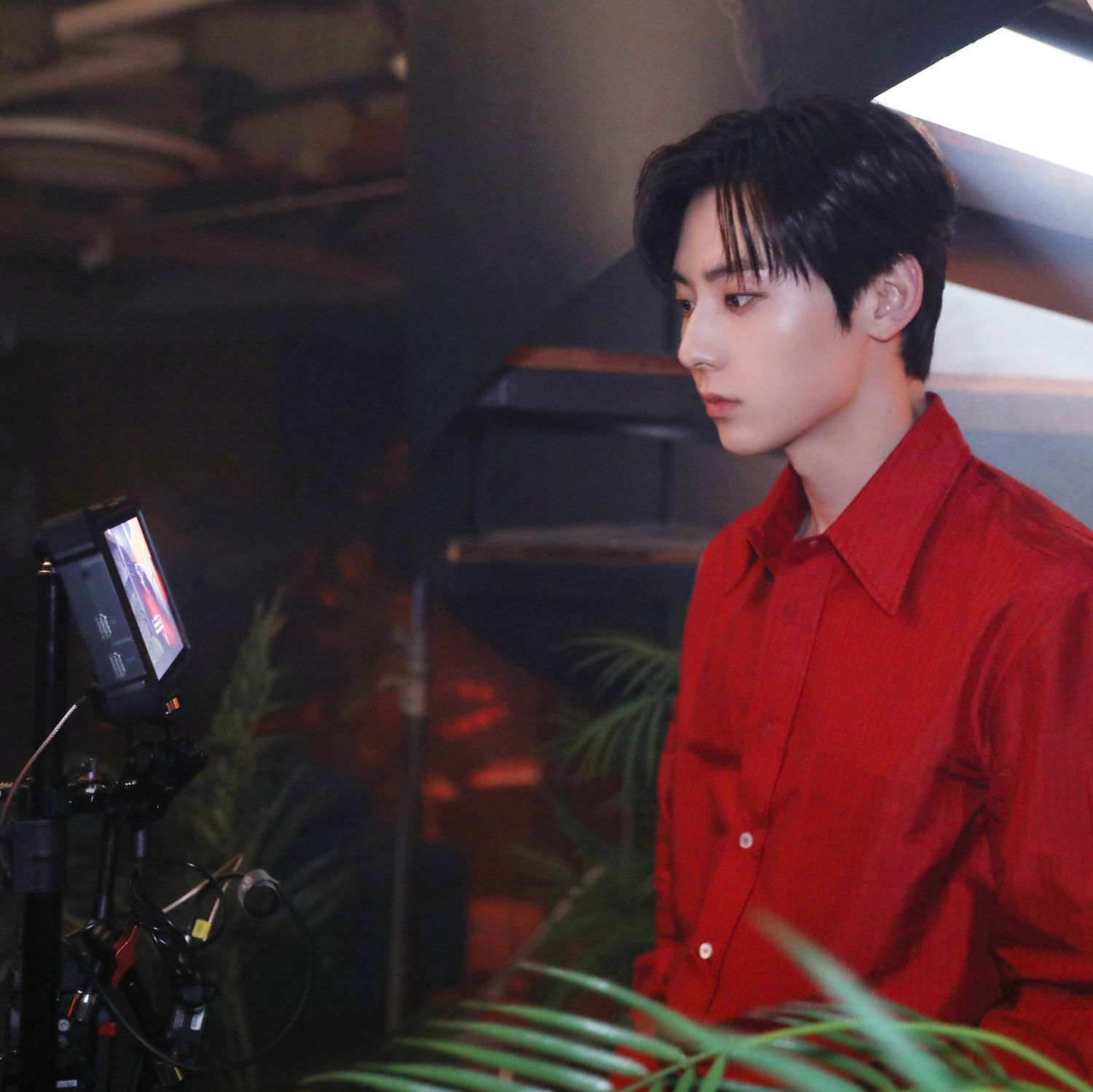 Recent activity shot of Hwang Minhyun