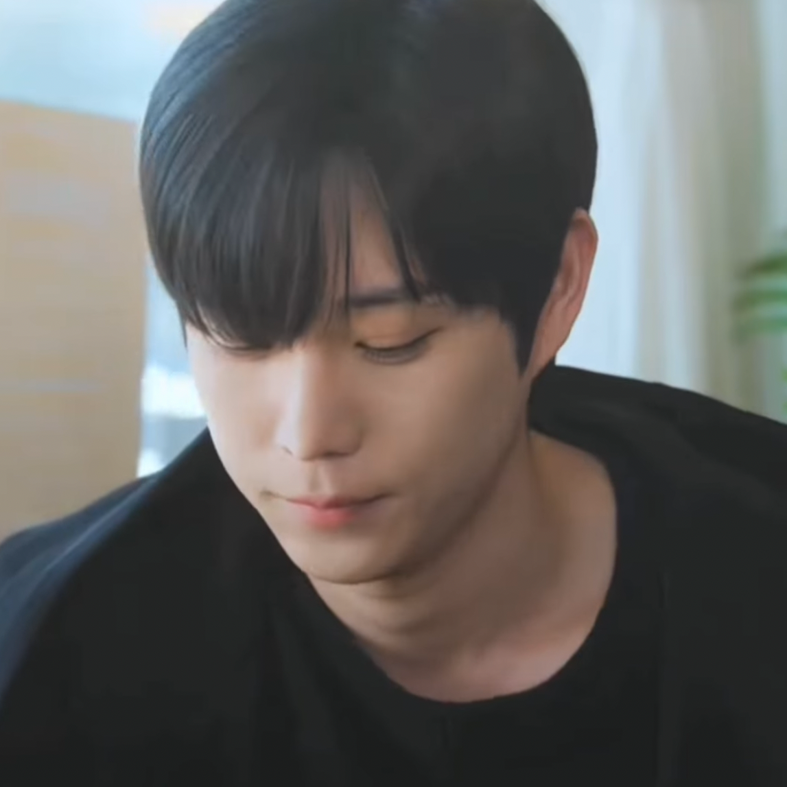 Behind-the-scenes cut of Kim Youngdae