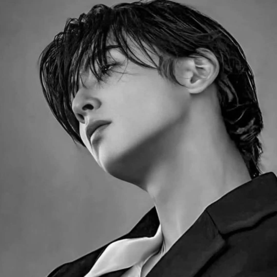 Behind-the-scenes cut of Cha Eunwoo