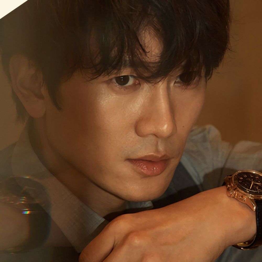 Behind-the-scenes cut of Ji Sung