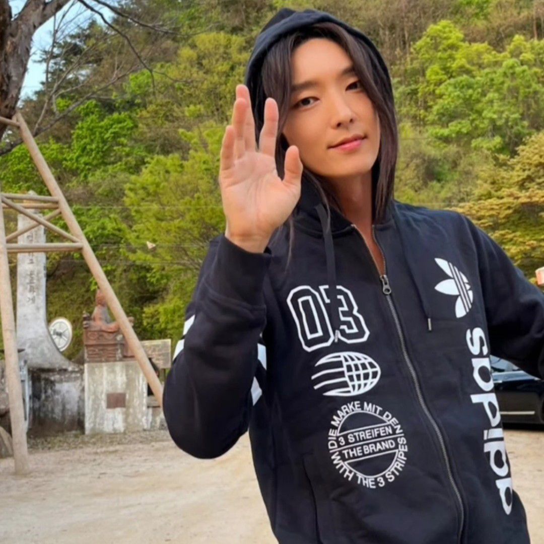 A moment captured by a fan of Lee Joongi